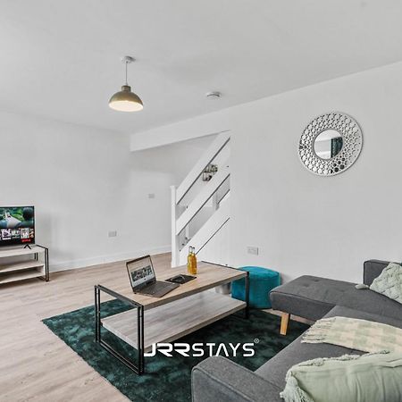 Wolverhampton - Amazing 3 Bedroom, Sleeps 6, Wi-Fi - Jrr Stays エクステリア 写真