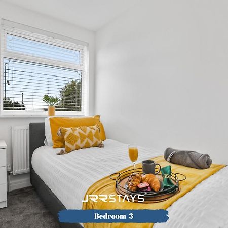 Wolverhampton - Amazing 3 Bedroom, Sleeps 6, Wi-Fi - Jrr Stays エクステリア 写真