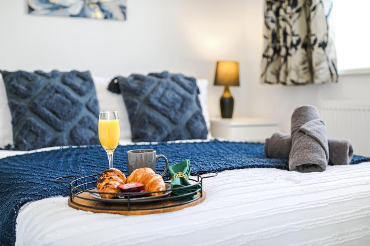 Wolverhampton - Amazing 3 Bedroom, Sleeps 6, Wi-Fi - Jrr Stays エクステリア 写真