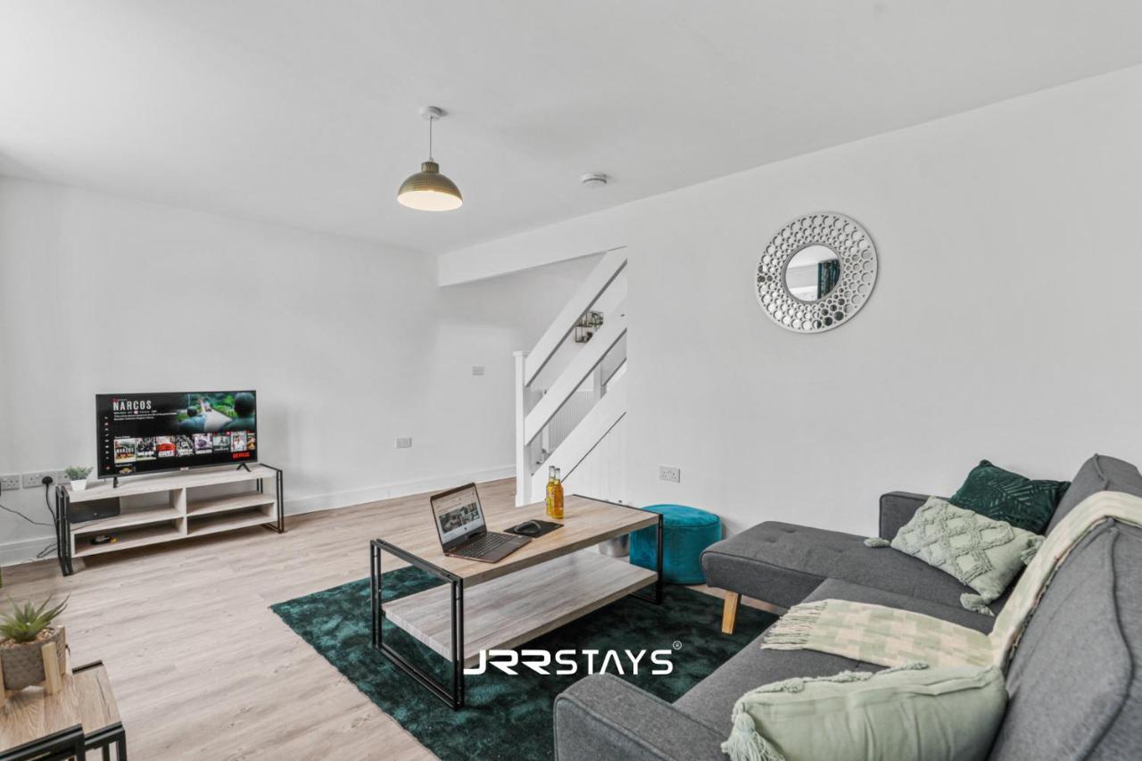 Wolverhampton - Amazing 3 Bedroom, Sleeps 6, Wi-Fi - Jrr Stays エクステリア 写真