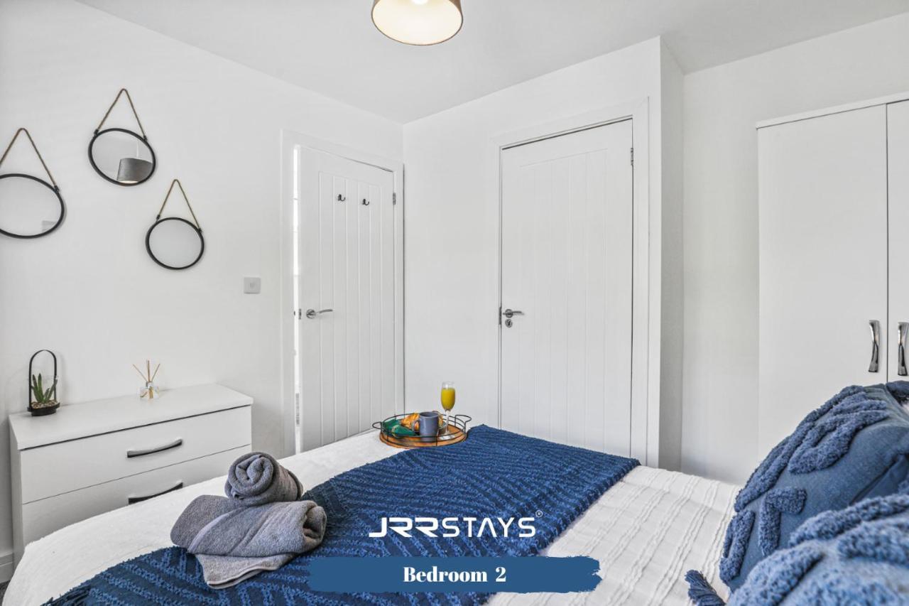 Wolverhampton - Amazing 3 Bedroom, Sleeps 6, Wi-Fi - Jrr Stays エクステリア 写真