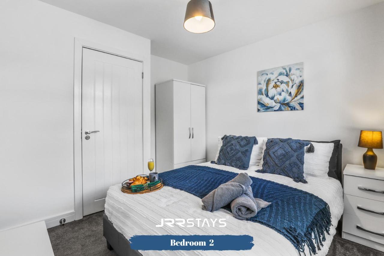 Wolverhampton - Amazing 3 Bedroom, Sleeps 6, Wi-Fi - Jrr Stays エクステリア 写真