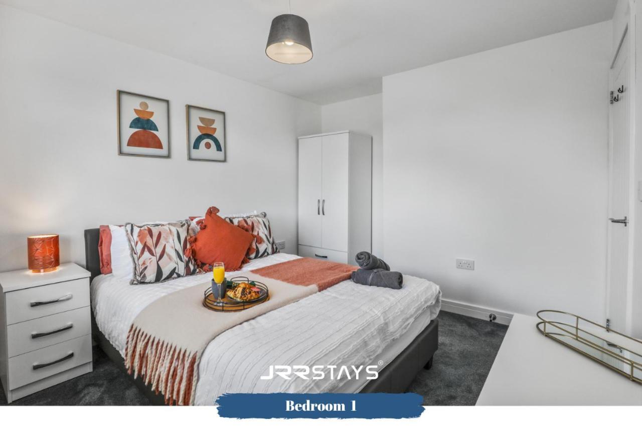Wolverhampton - Amazing 3 Bedroom, Sleeps 6, Wi-Fi - Jrr Stays エクステリア 写真