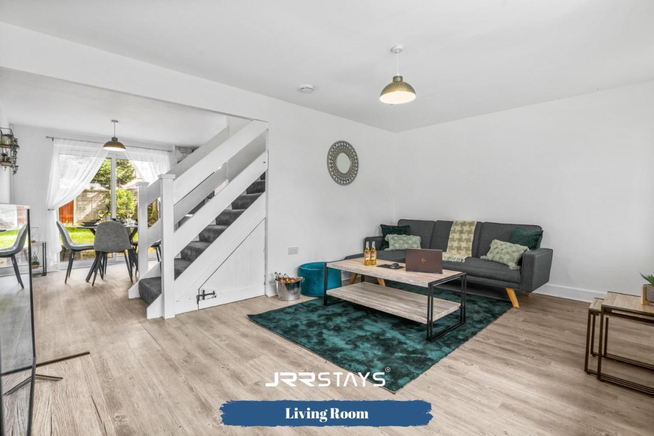 Wolverhampton - Amazing 3 Bedroom, Sleeps 6, Wi-Fi - Jrr Stays エクステリア 写真