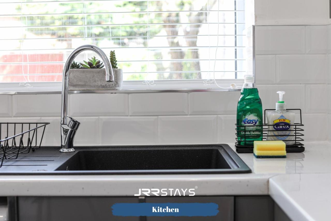Wolverhampton - Amazing 3 Bedroom, Sleeps 6, Wi-Fi - Jrr Stays エクステリア 写真