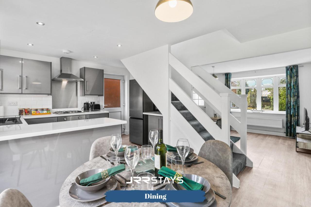 Wolverhampton - Amazing 3 Bedroom, Sleeps 6, Wi-Fi - Jrr Stays エクステリア 写真