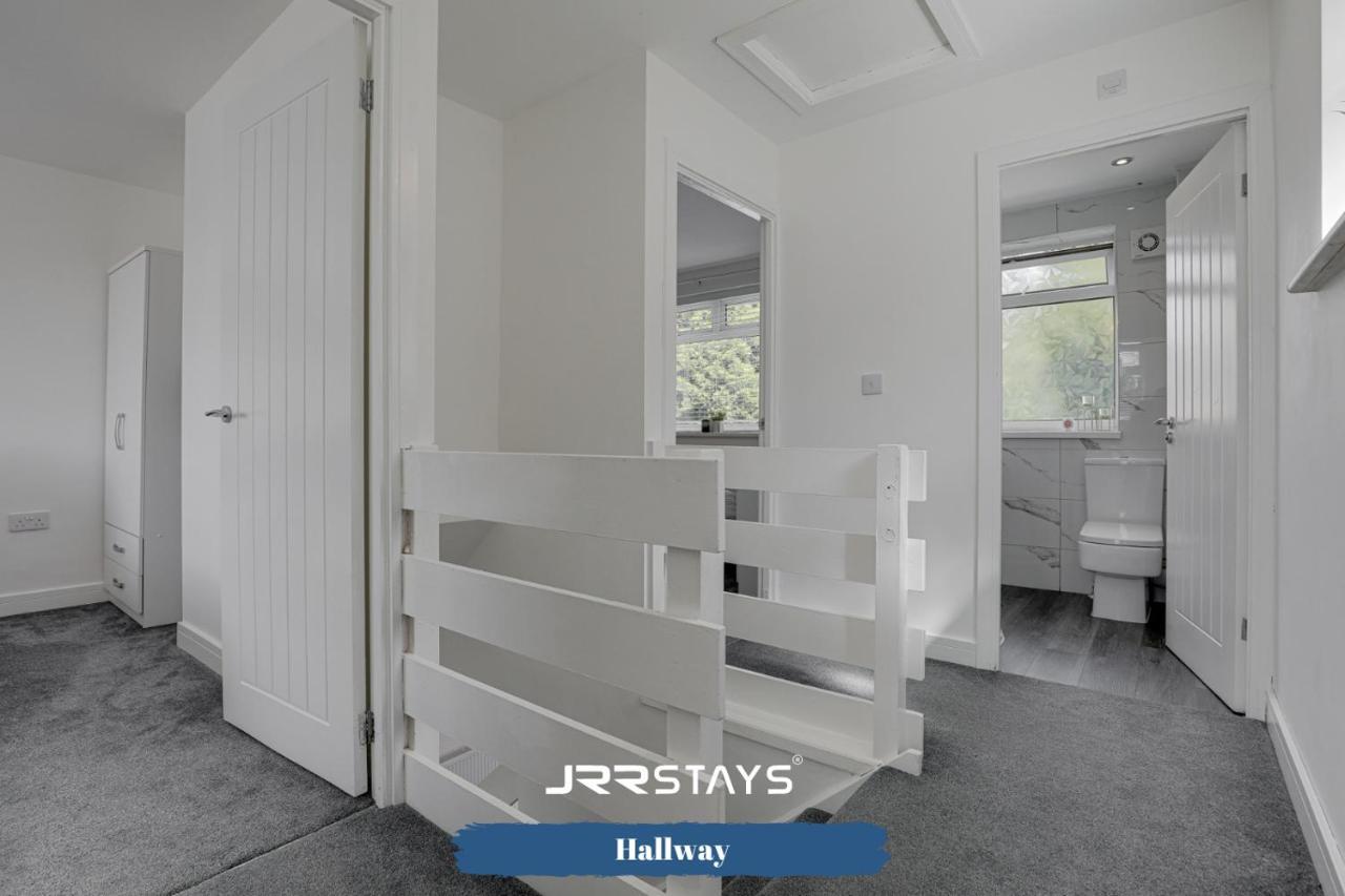 Wolverhampton - Amazing 3 Bedroom, Sleeps 6, Wi-Fi - Jrr Stays エクステリア 写真