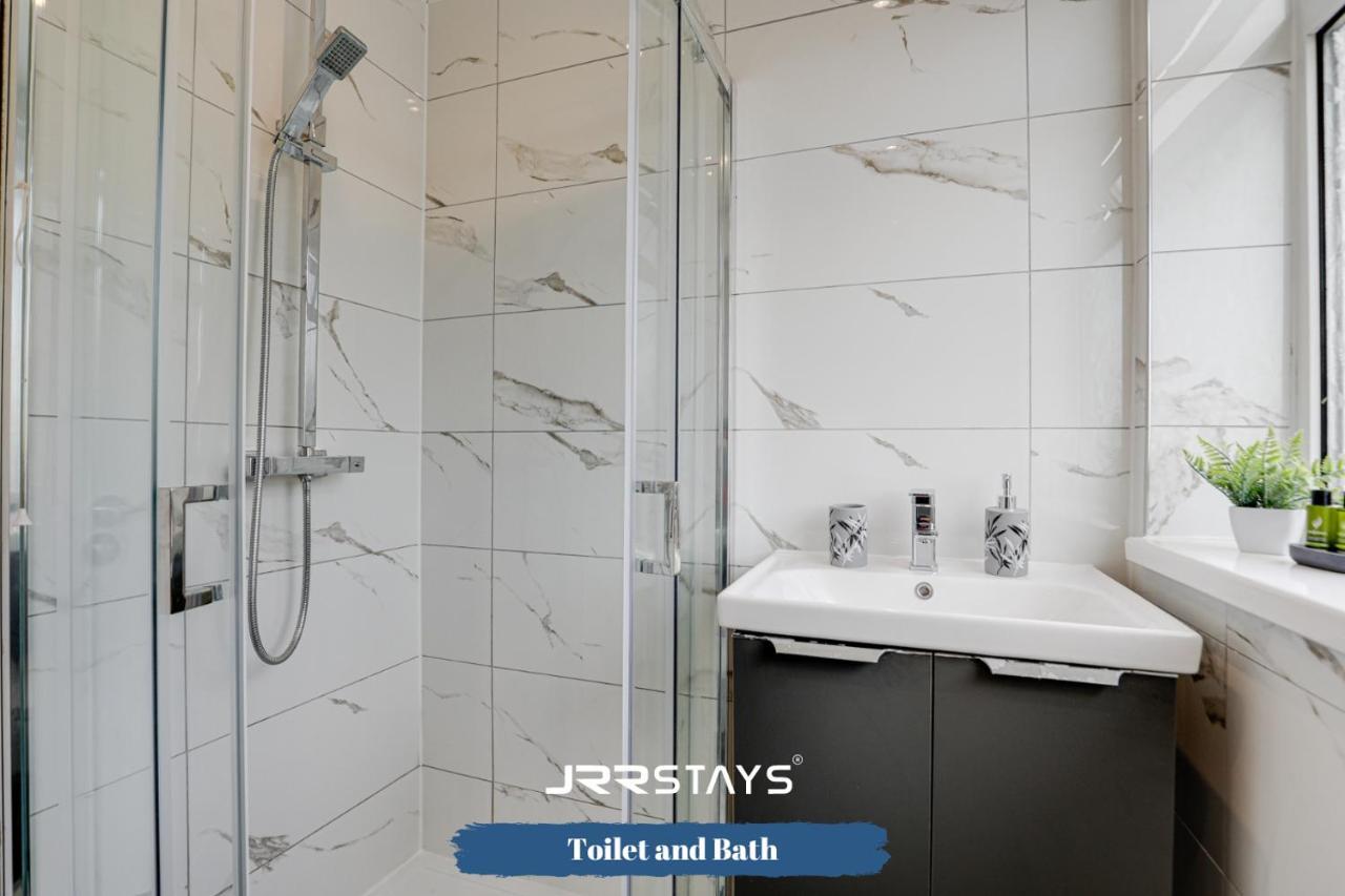 Wolverhampton - Amazing 3 Bedroom, Sleeps 6, Wi-Fi - Jrr Stays エクステリア 写真