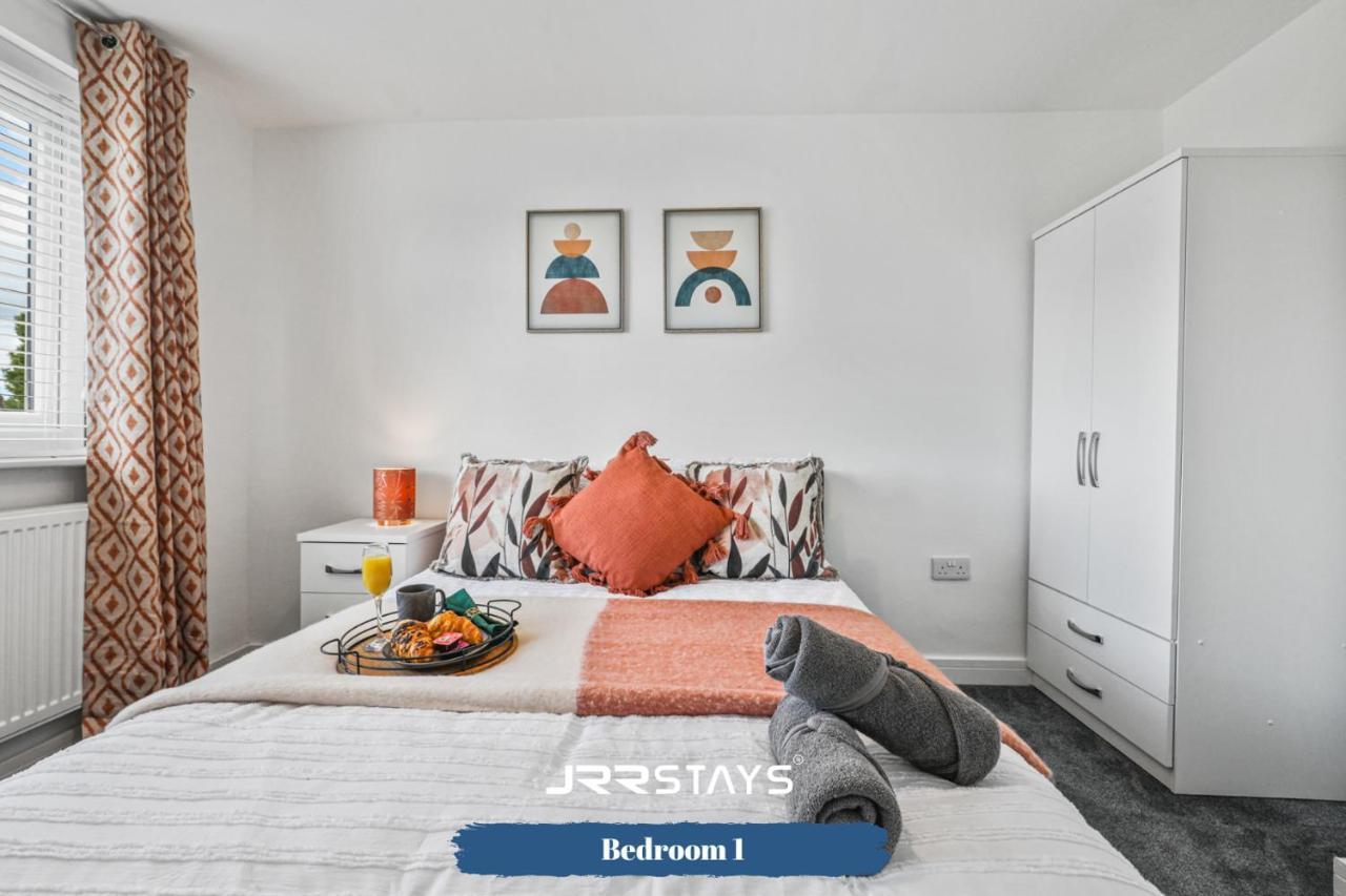 Wolverhampton - Amazing 3 Bedroom, Sleeps 6, Wi-Fi - Jrr Stays エクステリア 写真