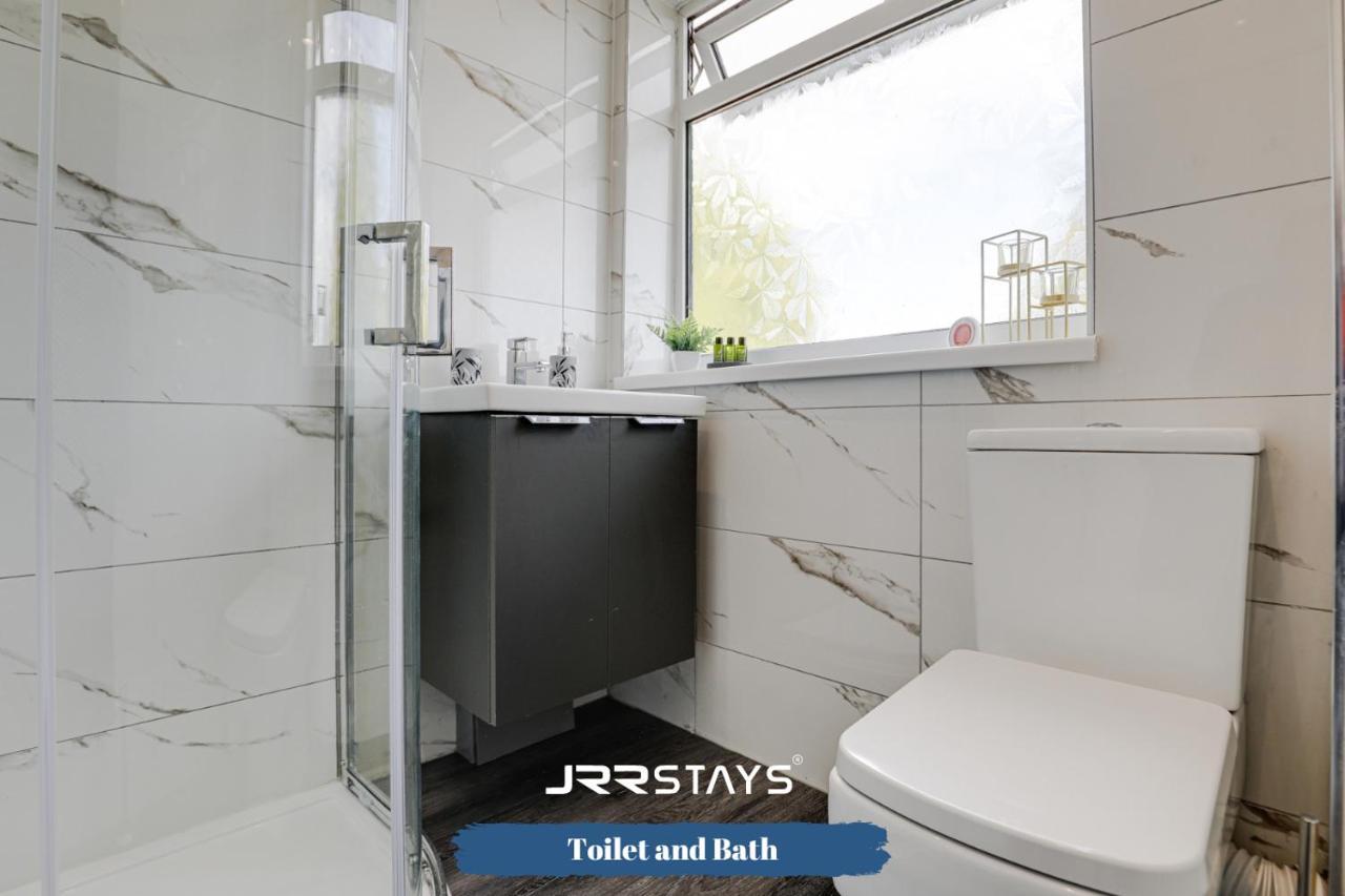 Wolverhampton - Amazing 3 Bedroom, Sleeps 6, Wi-Fi - Jrr Stays エクステリア 写真